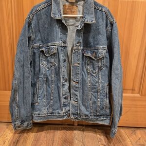 Vintage? Levi's Classic Men's Blue Denim Jacket